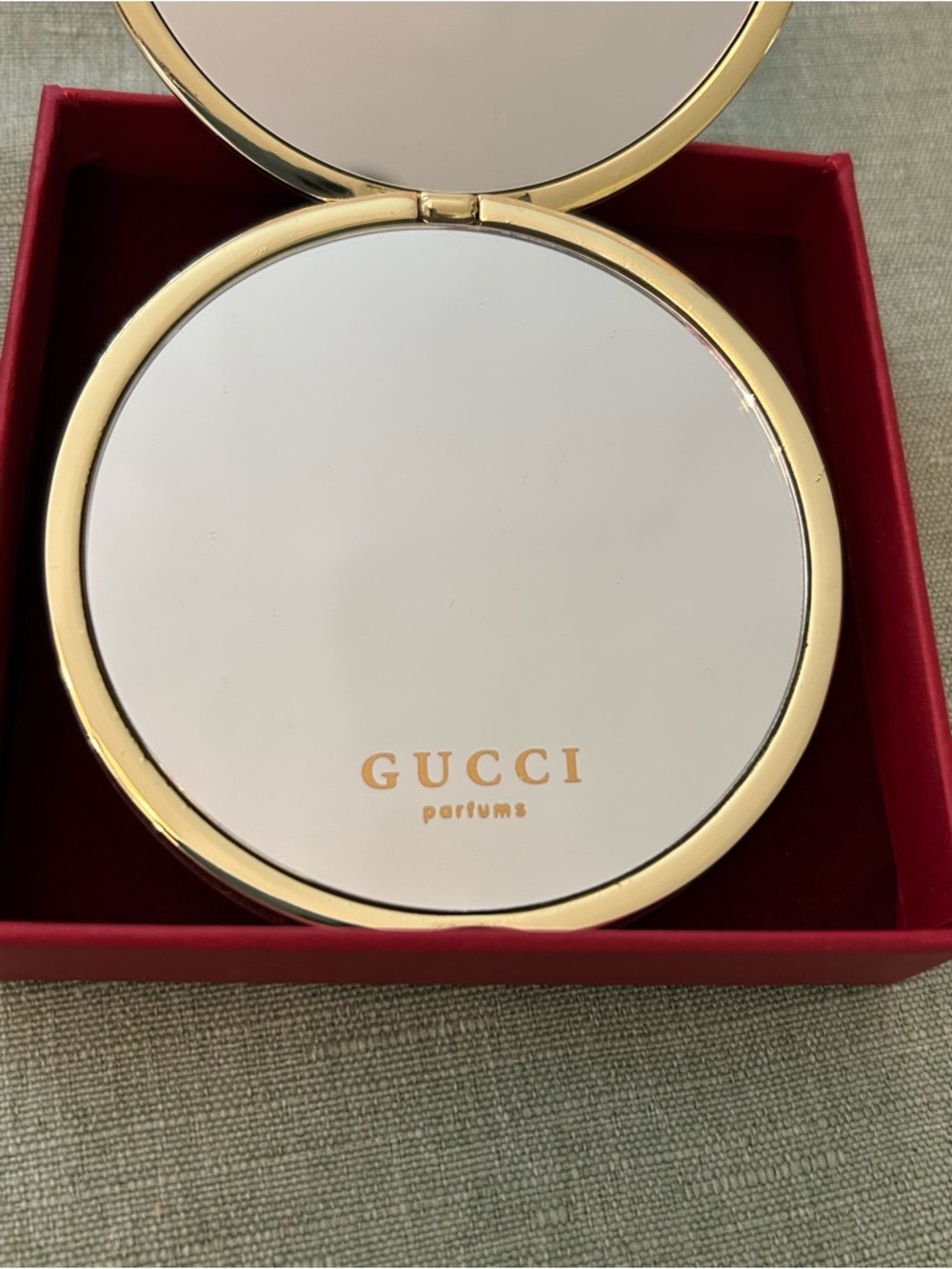 Gucci Gold Embossed Compact with Red Gift Box - Picture 5 of 8